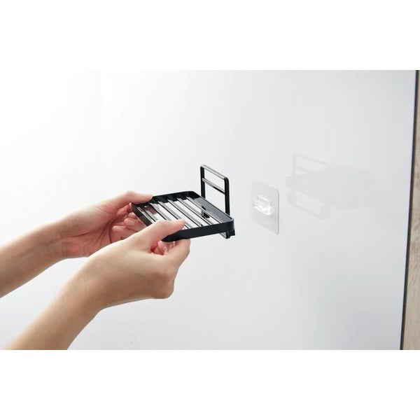 Melns metāla pašlīmējošs ziepju trauks Film Hook – YAMAZAKI-image-2