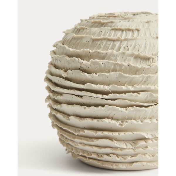 Krēmkrāsas keramikas rokām darināta vāze (augstums 15,5 cm) Evania – Kave Home-image-4