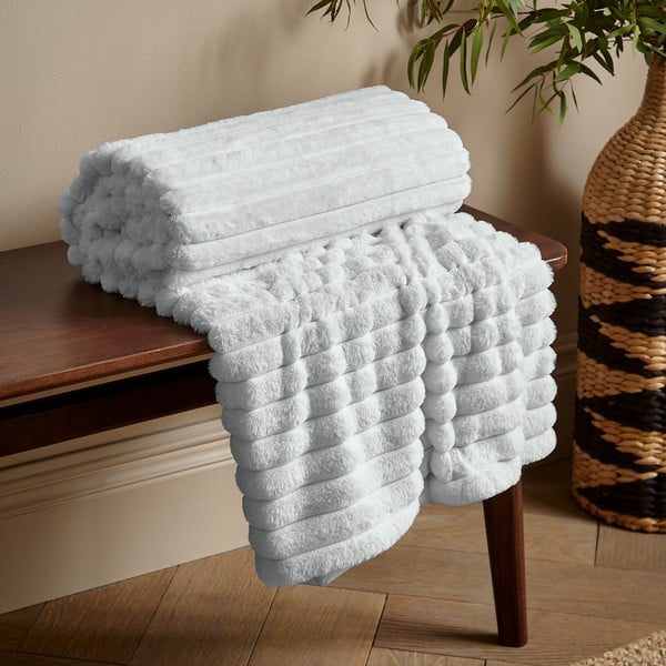 Balts mikroplīša pleds 130x170 cm Cosy Ribbed – Catherine Lansfield-image-1