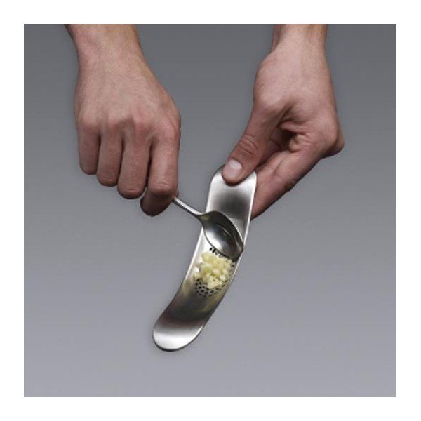 Zaļa šūpuļveida ķiploku prese Joseph Joseph Garlic Rocker-image-2