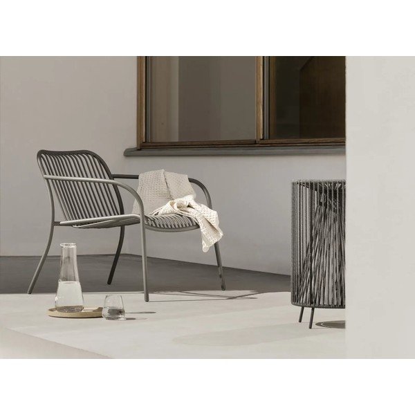 Pelēks metāla dārza atpūtas krēsls Yua Wire – Blomus-image-1