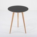 Ozolkoka kafijas galdiņš ar melnu virsmu Gazzda Arp, ⌀ 45 cm