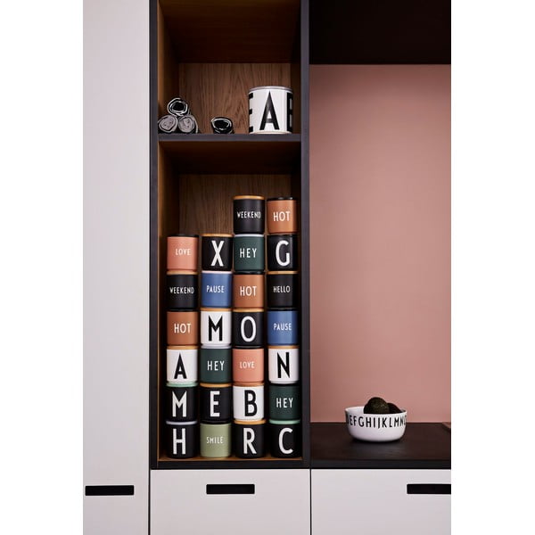 Melna porcelāna krūze 300 ml Hello – Design Letters-image-4