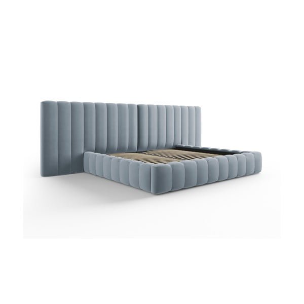 Gaiši zila polsterēta divvietīga gulta ar veļas kasti un režģi 200x200 cm Gina – Milo Casa