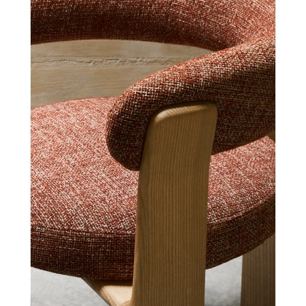 Dabīga toņa/terakotas oranžs oša masīvkoka ēdamistabas krēsls ar roku balstiem Granite – Kave Home-image-3