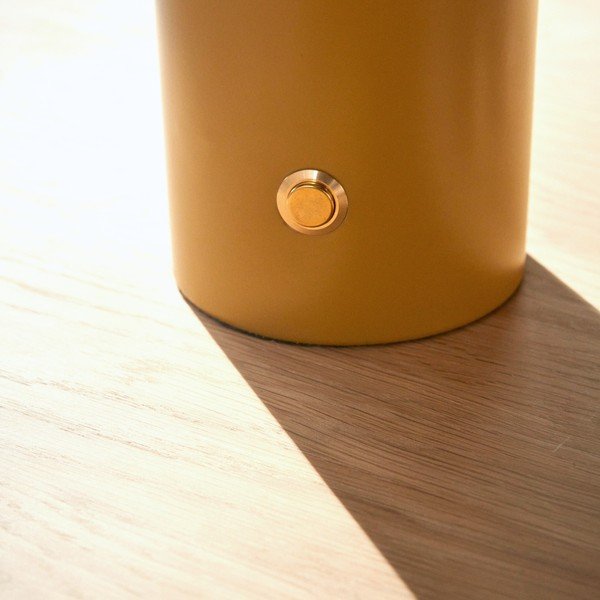 Okera dzeltena metāla galda lampa (augstums 41 cm) Hatto – OYOY Living Design-image-4