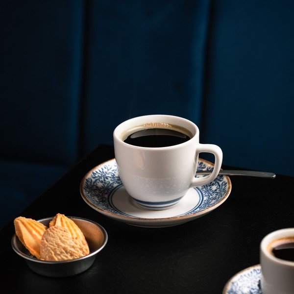 Balta/zila porcelāna apakštasīte ø 14 cm Azul – BonBistro-image-1