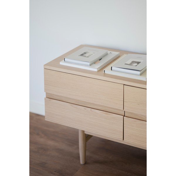 Dabīga toņa zema kumode ar ozolkoka imitāciju 160x75 cm Moresby – Rowico-image-4