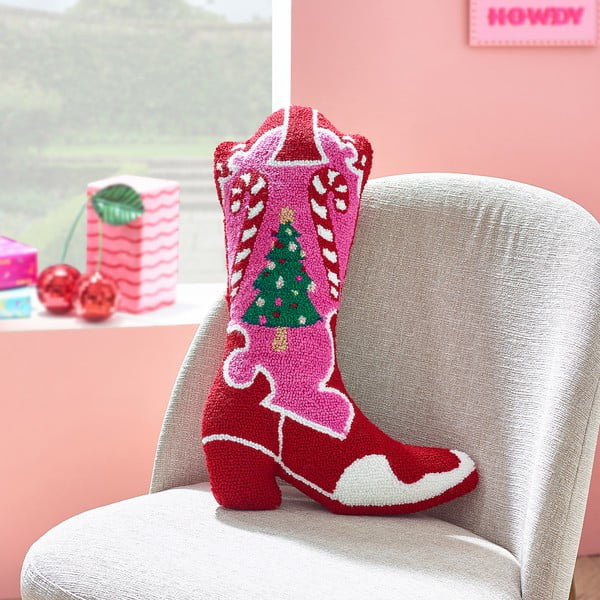 Buklē dekoratīvais spilvens ar Ziemassvētku motīvu 48x35 cm Santa's Howdy Christmas Boot – Catherine Lansfield-image-1