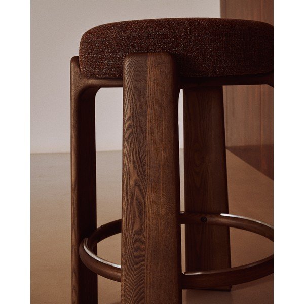 Brūna/tumša dabīga toņa oša masīvkoka bāra taburete (sēdekļa augstums 65 cm) Granite – Kave Home-image-3