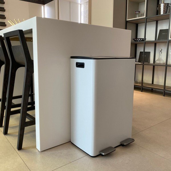 Matēti balta atkritumu šķirošanas tērauda atkritumu tvertne ar pedāli 2x30 l   Aliya – Spirella-image-1