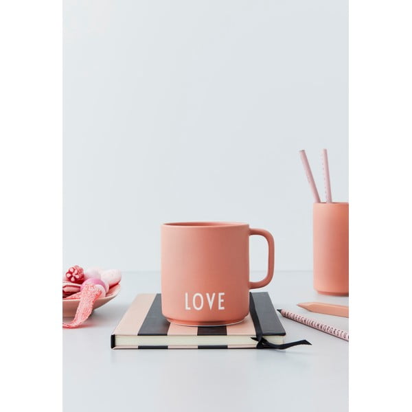 Rozā porcelāna krūze Design Letters Love-image-1