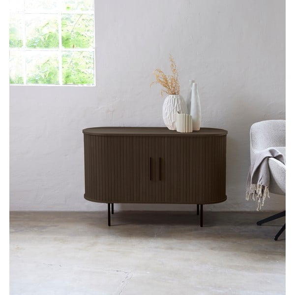 Brūna kumode ar ozolkoka imitāciju un bīdāmām durvīm 120x76x45 cm Nola – Unique Furniture-image-1