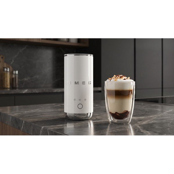 Krēmkrāsas plastmasas elektriskais piena putotājs 120 ml – SMEG-image-1