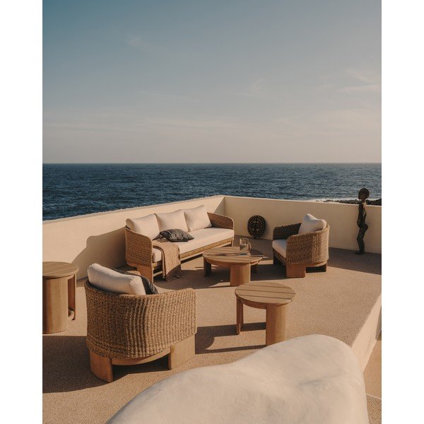 Bēšs/dabīga toņa mākslīgās rotangpalmas dārza dīvāns Xoriguer – Kave Home-image-4