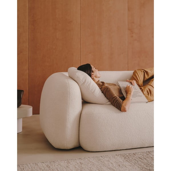 Krēmkrāsas dīvāna spilvens Martina – Kave Home-image-4