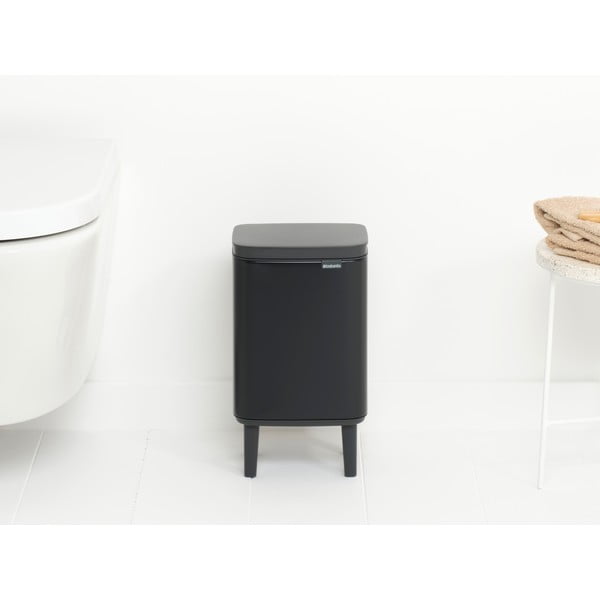 Matēti melna tērauda atkritumu tvertne 4 l Bo Hi – Brabantia-image-1