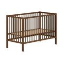 Brūna dižskābarža masīvkoka bērnu gultiņa ar regulējamu augstumu 60x120 cm Dino – Vipack