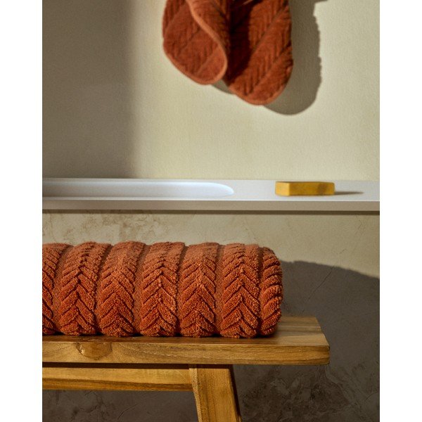 Terakotas oranžs frotē kokvilnas dvielis 50x90 cm Rune – Kave Home-image-1