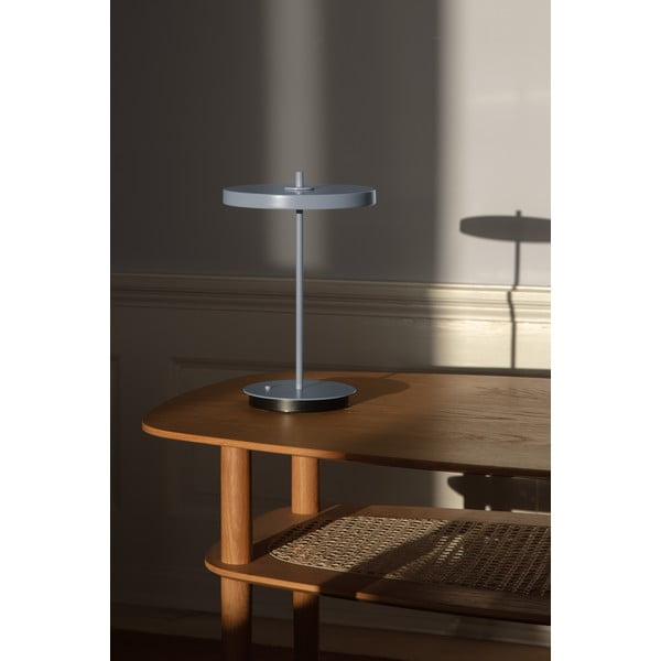 Gaiši zila metāla LED galda lampa ar metāla abažūru (augstums 31 cm) Asteria Move – UMAGE-image-1