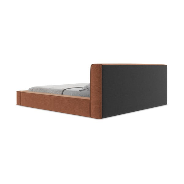 Terakotas oranža polsterēta divvietīga gulta ar veļas kasti un redelēm 140x200 cm Noho – Makamii-image-2