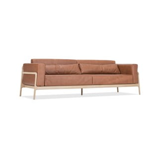 Konjaka brūns bifeļu ādas dīvāns ar masīvkoka konstrukciju Gazzda Fawn, 240 cm
