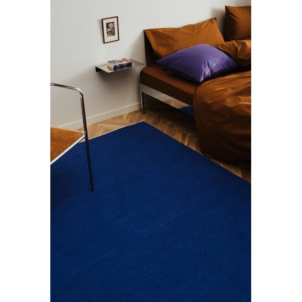 Zils ar rokām darināts celiņa paklājs no vilnas maisījuma 70x150 cm Row – Jotex-image-1