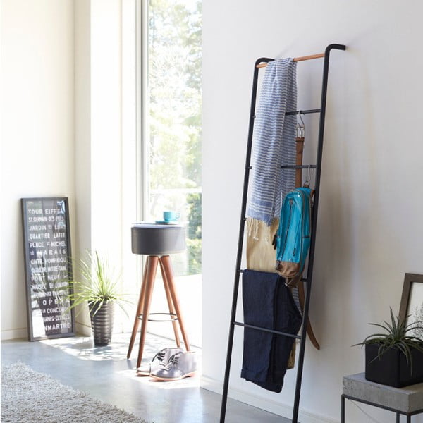 Melnas dekoratīvās kāpnes ar dižskābarža koka detaļām YAMAZAKI Tower Ladder-image-1