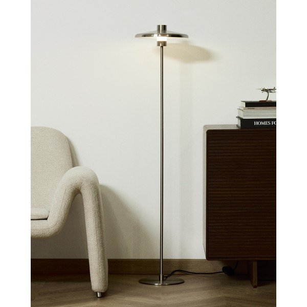 Sudraba krāsas stāvlampa ar metāla abažūru (augstums 130 cm) Nuvira – Kave Home-image-1