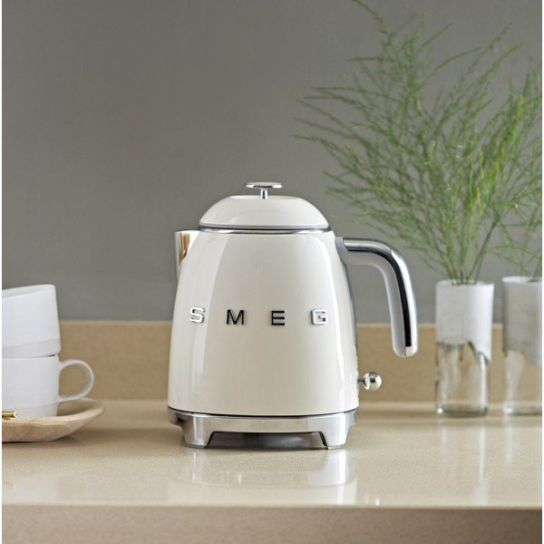 Krēmkrāsas nerūsējošā tērauda elektriskā tējkanna 800 ml Retro Style – SMEG-image-1