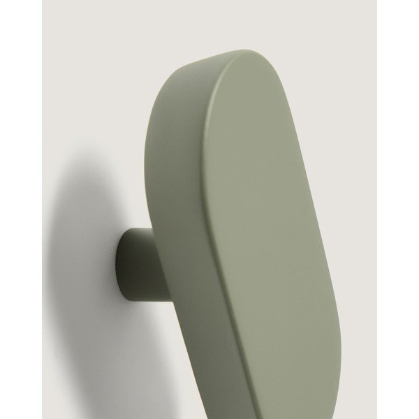 Zaļi dižskābarža masīvkoka sienas āķi (2 gab.) Arely – Kave Home-image-3