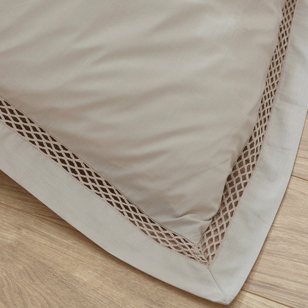 Gaiši brūna divguļamā gultas veļa 230x220 cm Classic Lattice Lace – Catherine Lansfield-image-3