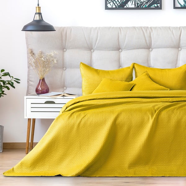 Dzeltens pārklājs divguļamai gultai DecoKing Carmen, 240 x 220 cm