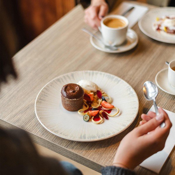 Gaiši pelēks porcelāna šķīvis ø 25 cm Nuance – BonBistro-image-1