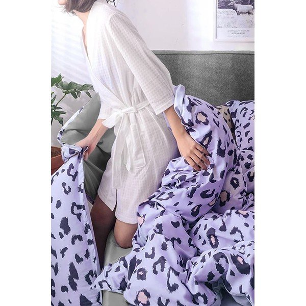 Violeta divguļamā kokvilnas gultas veļa ar palagu 200x220 cm Leopard – Mila Home-image-1