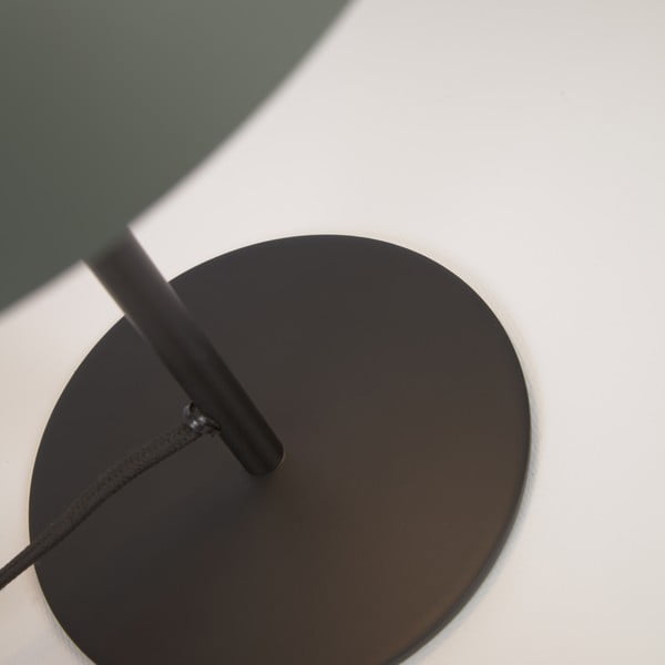 Zaļa galda lampa ar metāla abažūru (augstums 33 cm) Aleyla – Kave Home-image-2