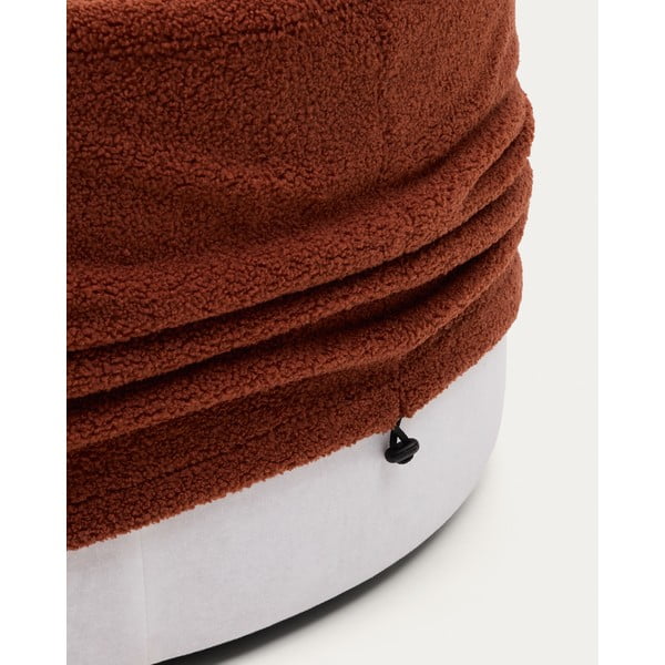 Terakotas oranžs pufs no buklē auduma Kaeli – Kave Home-image-2