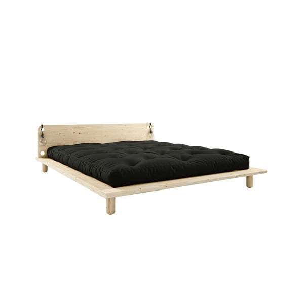 Masīvkoka divguļamā gulta ar galvgaldu, lampām un melnu matraci Comfort Karup Design Peek, 140 x 200 cm