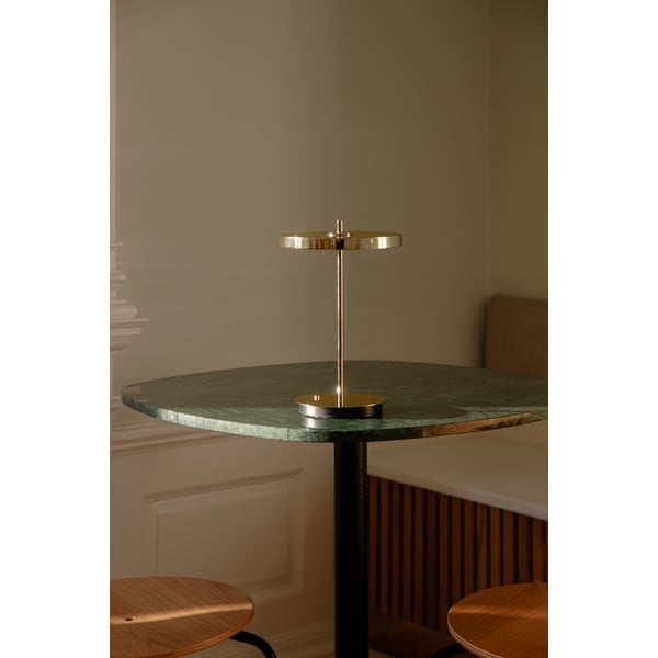 Zelta krāsas LED galda lampa ar regulējamu spilgtumu un metāla abažūru (augstums 31 cm) Asteria Move – UMAGE-image-1