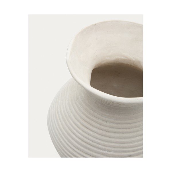 Krēmkrāsas augsta vāze no papjēmašē (augstums 51 cm) Pria – Kave Home-image-3