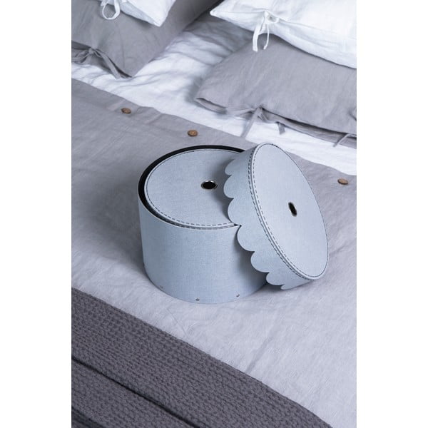 Gaiši pelēkas kartona uzglabāšanas kastes ar vāku (2 gab.) ø 26x17,5 cm Wilma – Bigso Box of Sweden-image-2