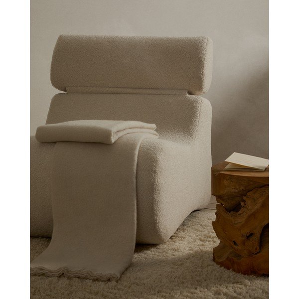 Ziloņkaula krāsas atpūtas krēsls no buklē auduma Club – Kave Home-image-1