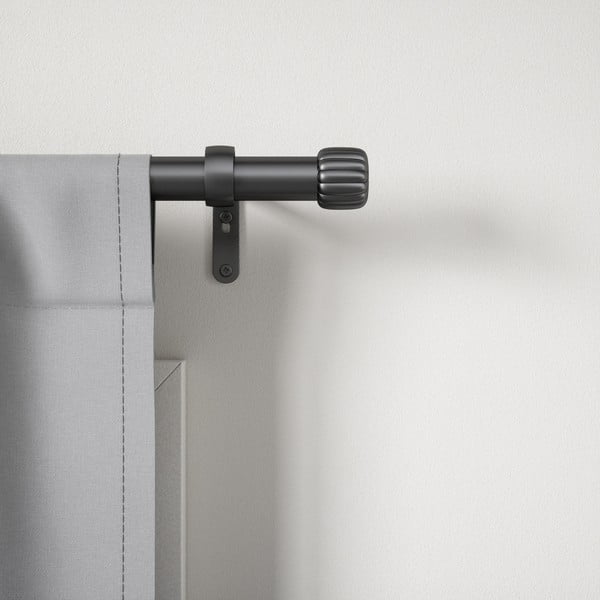 Matēti melna tērauda pagarināma aizkaru stanga 168–305 cm Cleo – Umbra-image-1