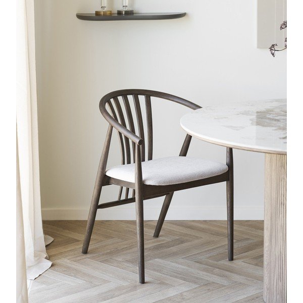 Tumši brūns ozola masīvkoka pusdienu krēsls ar roku balstiem Agustin – House Nordic-image-2