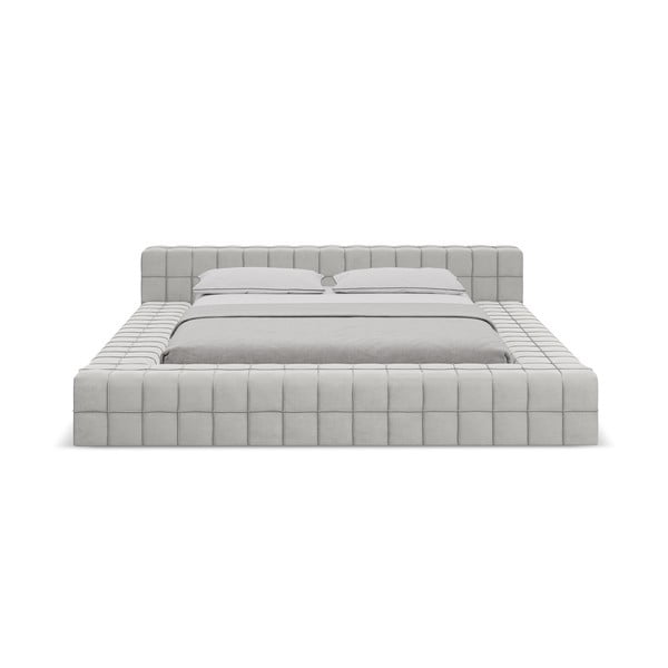 Gaiši pelēka polsterēta divvietīga gulta ar redelēm 160x200 cm Akela – Makamii-image-2