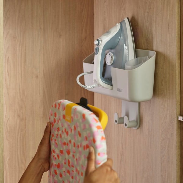 Gludināmā dēļa un gludekļa turētājs IronHub – Joseph Joseph-image-1