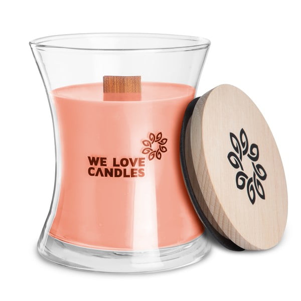 Sojas vaska svece We Love Candles Rhubarb & Lily, degšanas laiks 64 stundas