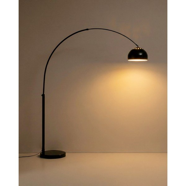 Melna stāvlampa ar metāla abažūru (augstums 160 cm) Madali – Kave Home-image-1