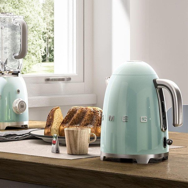 Gaiši zaļa elektriskā tējkanna 1,7 l 50's Retro Style – SMEG-image-3