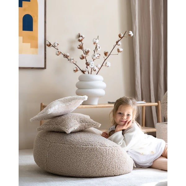 Gaiši brūns bērnu dīvāna spilvens no buklē auduma Star – Wigiwama-image-4